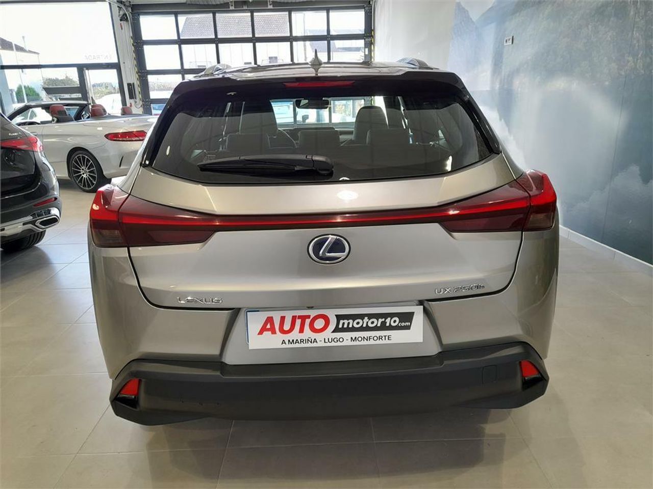 Lexus UX 2.0 250h Business - Foto 2