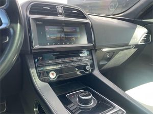 Jaguar F-Pace 3.0L TDV6 AWD Automático S  - Foto 2