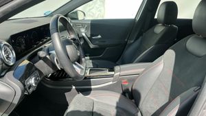Mercedes Clase A 180 Sedán  - Foto 2