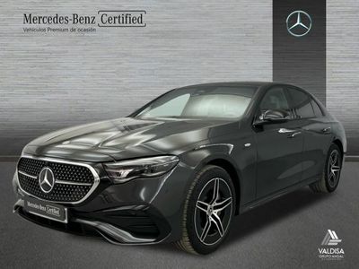 Mercedes Clase E 300 de berlina con tecnología híbrida EQ