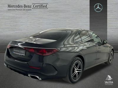Mercedes Clase E 300 de berlina con tecnología híbrida EQ