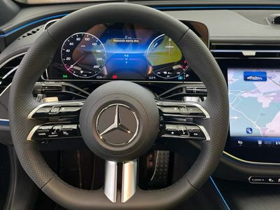 Mercedes Clase E 300 de berlina con tecnología híbrida EQ