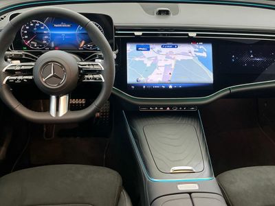Mercedes Clase E 300 de berlina con tecnología híbrida EQ