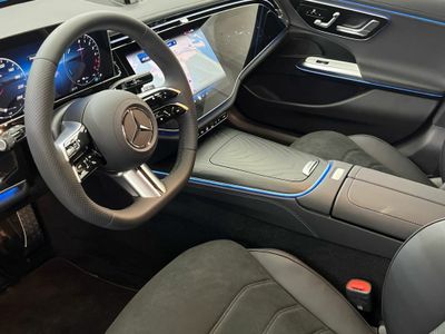 Mercedes Clase E 300 de berlina con tecnología híbrida EQ