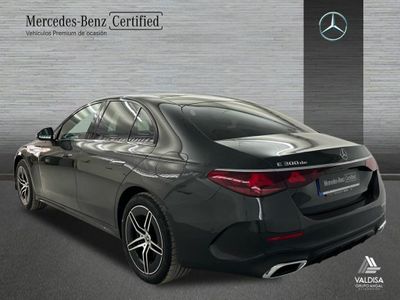 Mercedes Clase E 300 de berlina con tecnología híbrida EQ