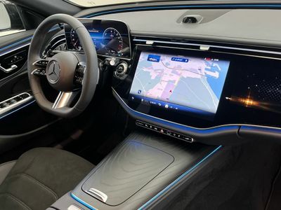 Mercedes Clase E 300 de berlina con tecnología híbrida EQ