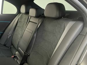 Mercedes Clase E 300 de berlina con tecnología híbrida EQ  - Foto 2