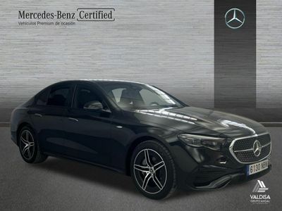 Mercedes Clase E 300 de berlina con tecnología híbrida EQ