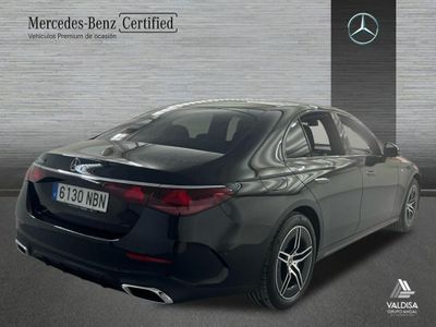 Mercedes Clase E 300 de berlina con tecnología híbrida EQ