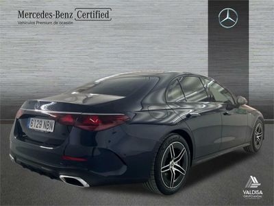Mercedes Clase E 300 de berlina con tecnología híbrida EQ