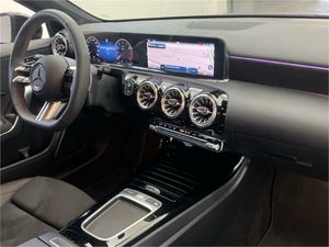 Mercedes Clase A 180 Berlina  - Foto 2