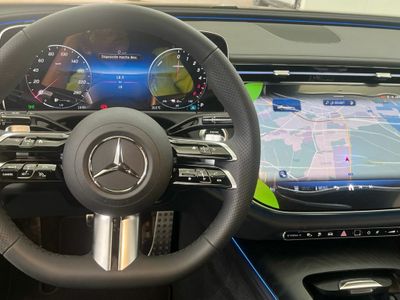 Mercedes Clase E 300 de berlina con tecnología híbrida EQ