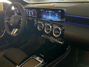Mercedes Clase A 200 d AMG Line (EURO 6d)  - Foto 2