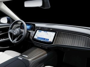 Mercedes Clase E 300 de 4MATIC All-Terrain EQ Estate  - Foto 2