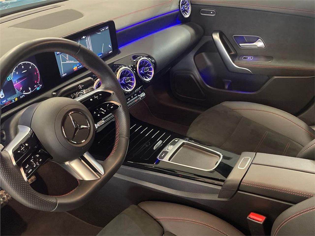 Mercedes CLA 220 D DCT - foto 8