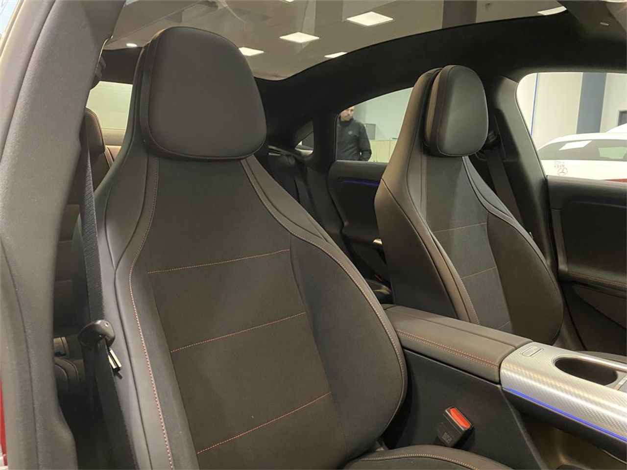 Mercedes CLA 180 con tecnología híbrida - foto 11