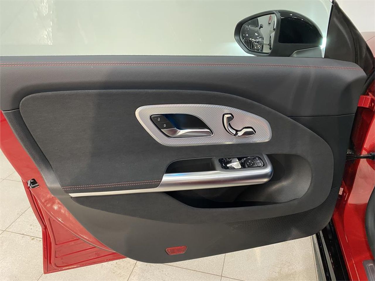 Mercedes CLA 180 con tecnología híbrida - foto 5