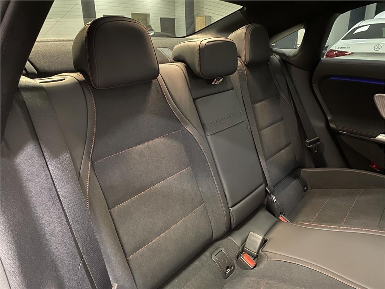 Mercedes CLA 180 con tecnología híbrida - foto 12