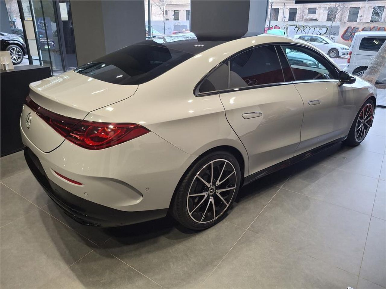 Mercedes CLA 180 con tecnología híbrida - foto 4