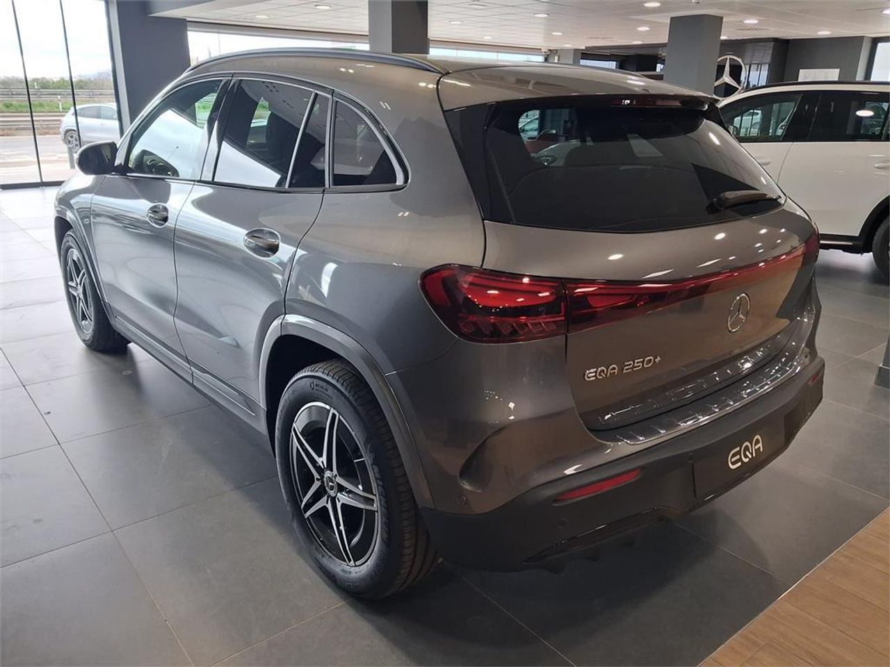 Mercedes EQA EQA 250+ - foto 3