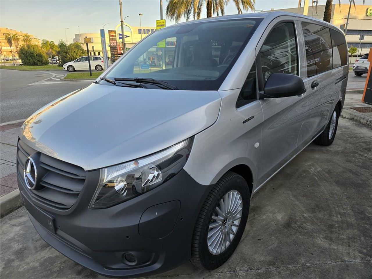 Mercedes Vito e-Vito 129 Tourer Pro Larga