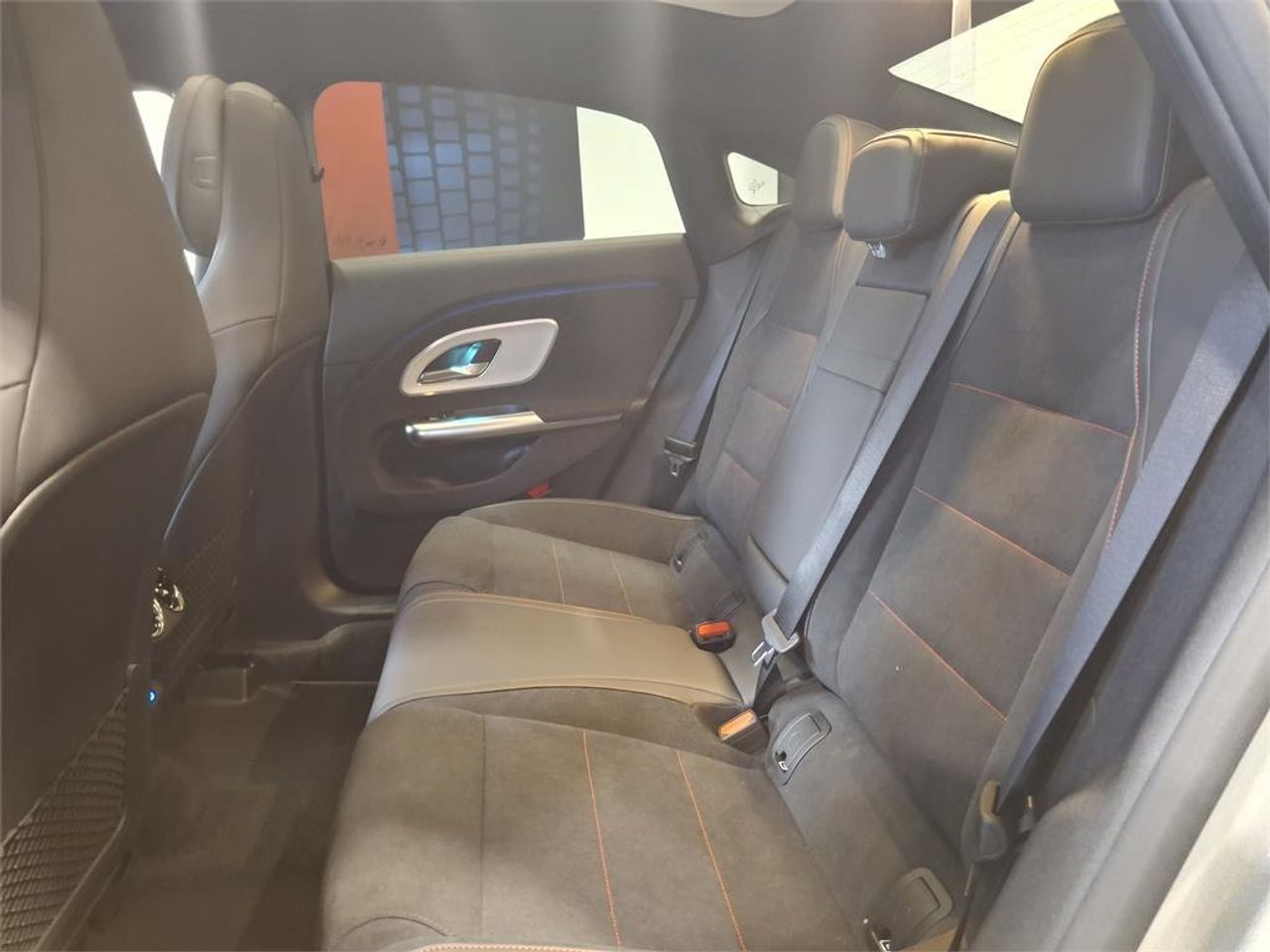 Mercedes CLA 180 con tecnología híbrida - foto 8