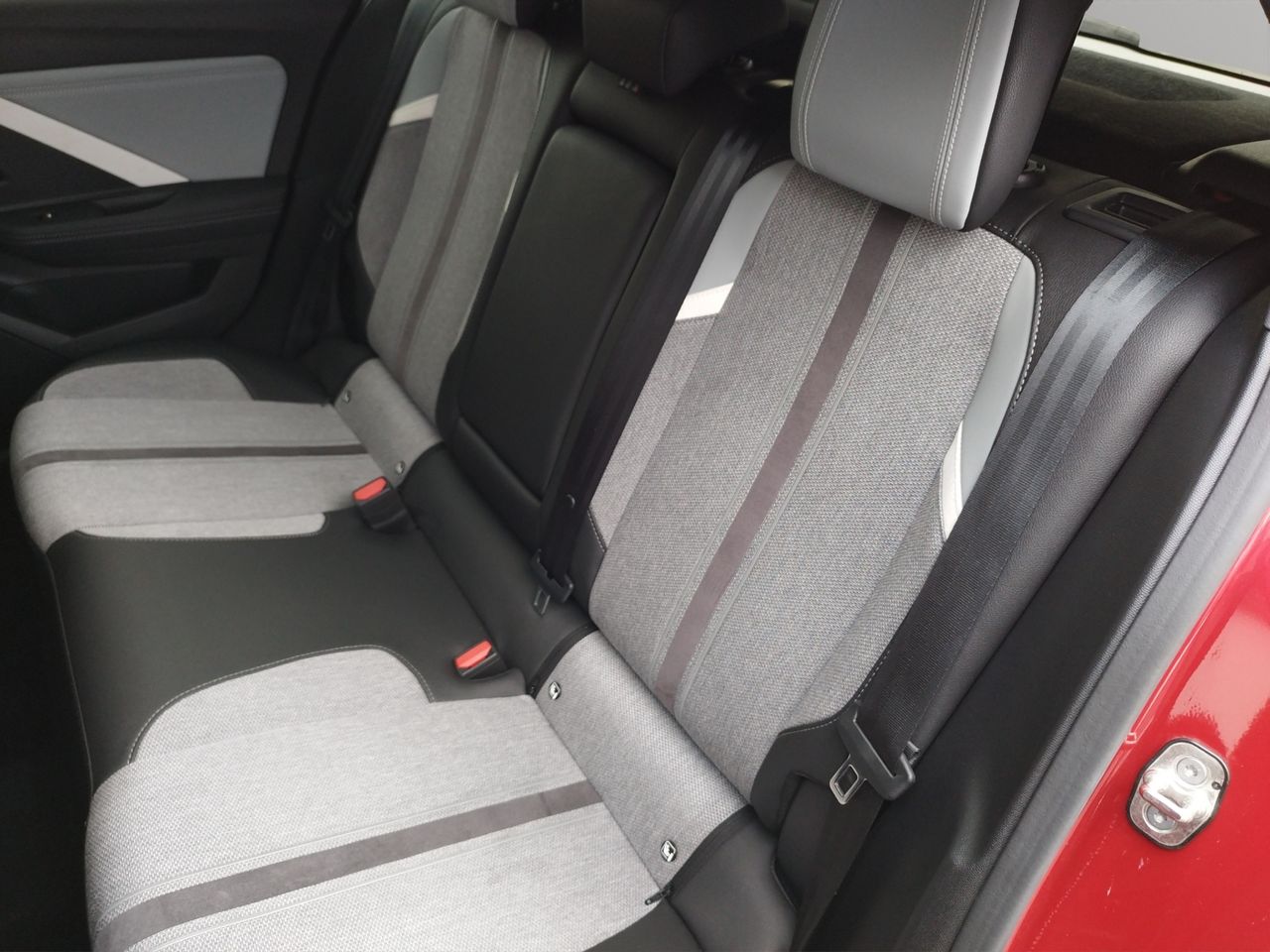 Opel Astra 1.2T XHT 96KW ELEGANCE AUTO 130 5P - Foto 2
