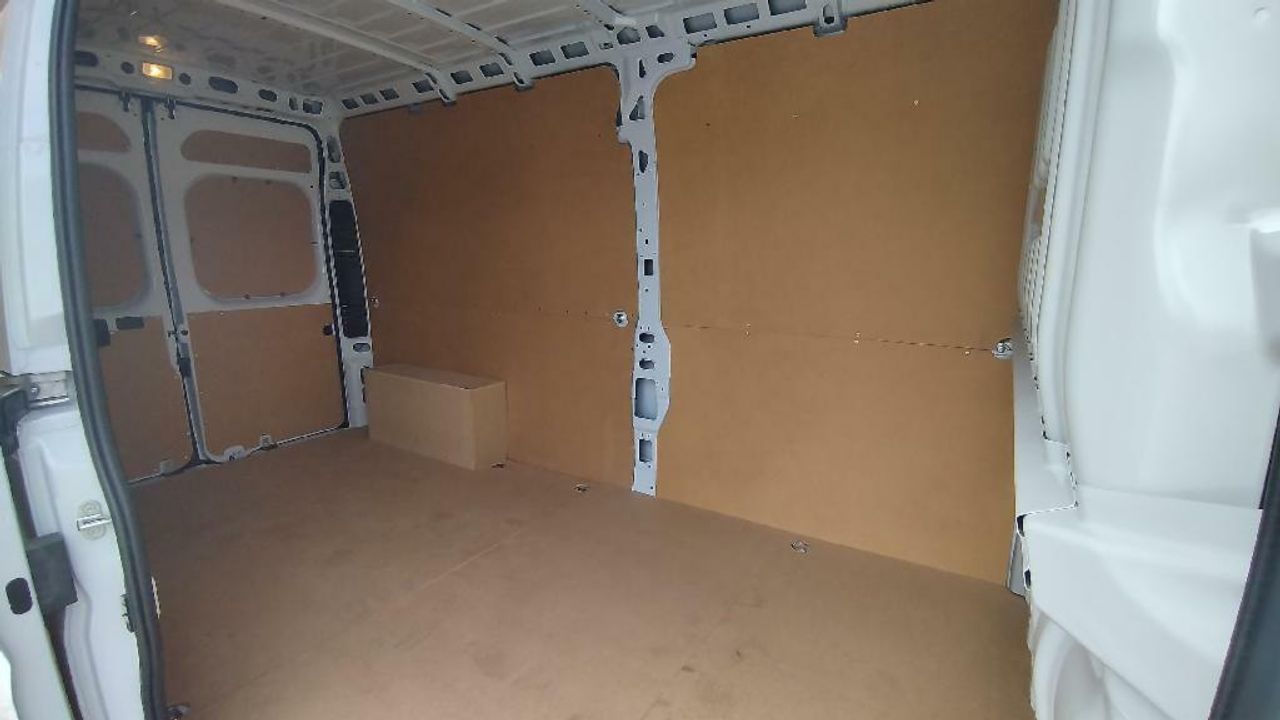 Citroën Jumper 2.2 BHDI 103KW L3H2 3.5T 140 4P - Foto 2