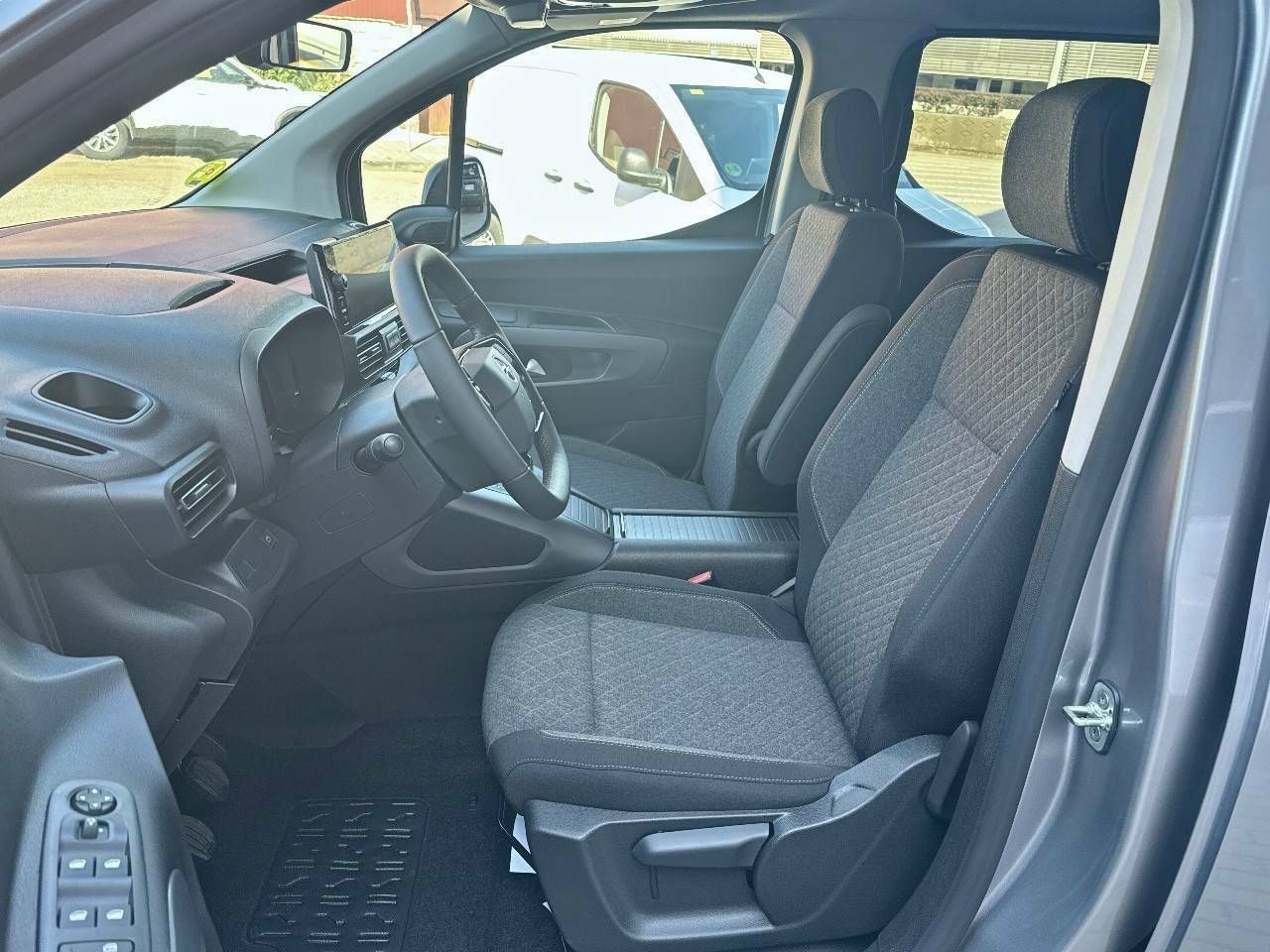 Opel Combo Cargo  100 Cv 1.5 Td S/S MT6 €6.4 - - Foto 2