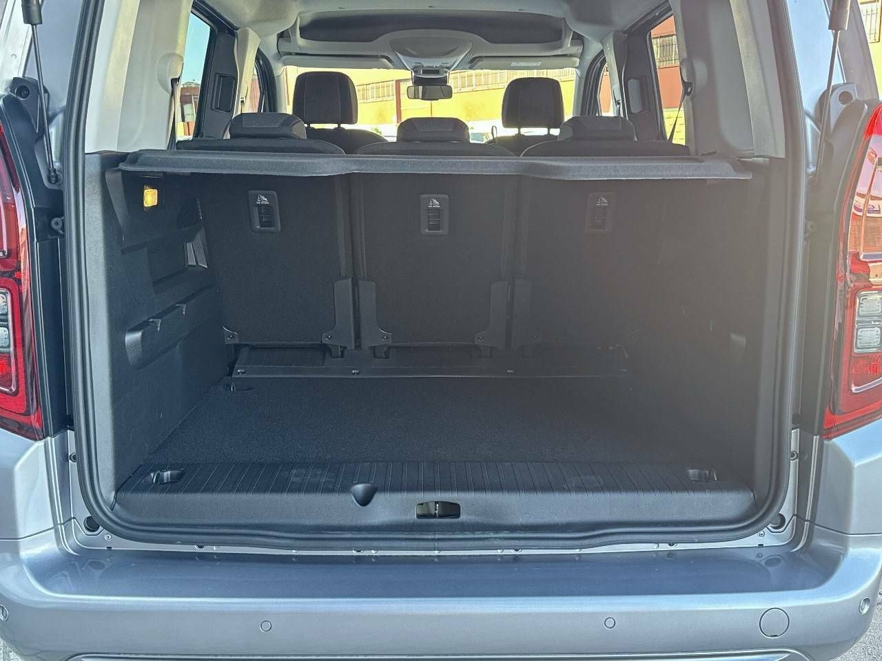 Opel Combo Cargo  100 Cv 1.5 Td S/S MT6 €6.4 - - Foto 2