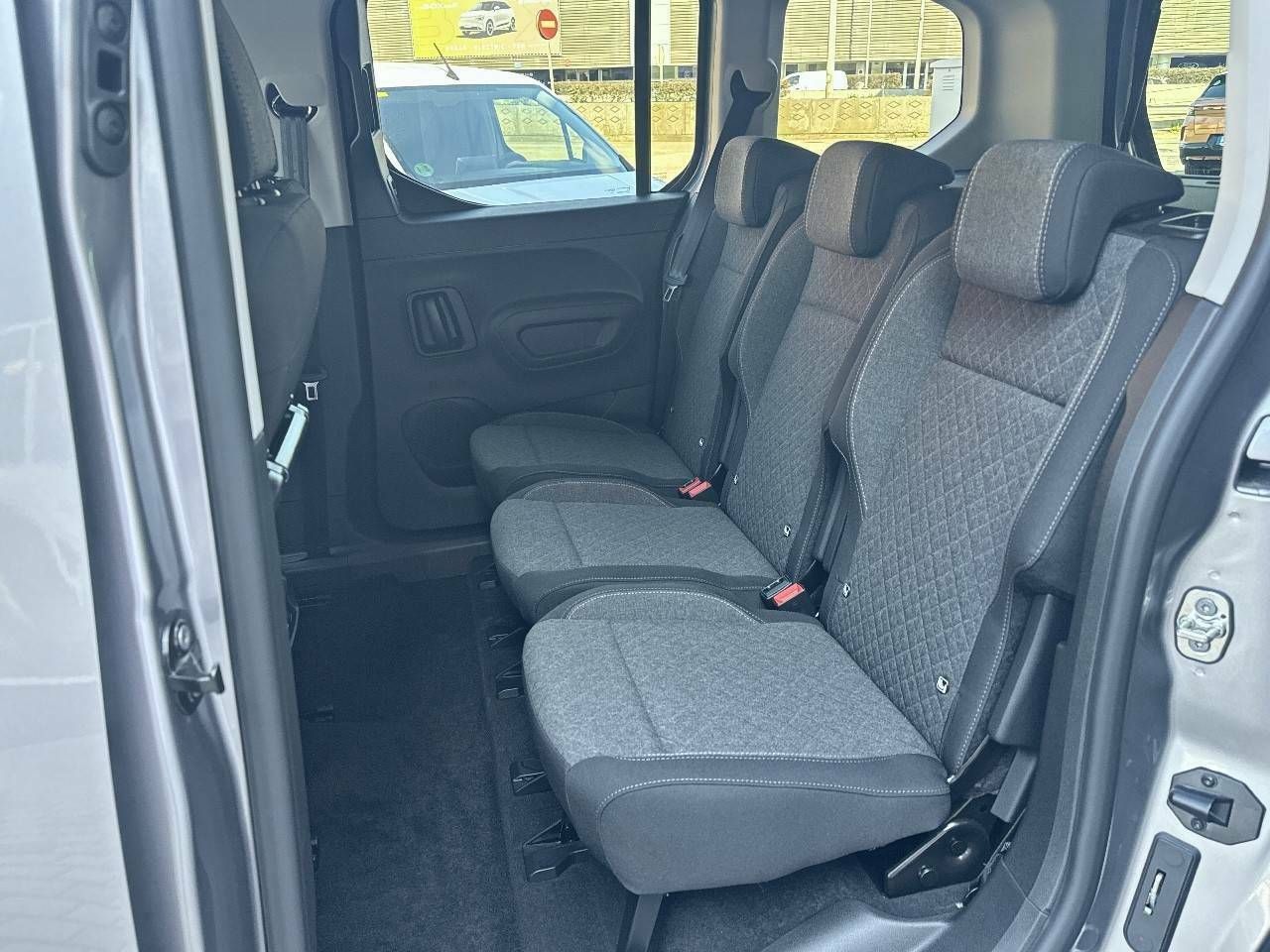 Opel Combo Cargo  100 Cv 1.5 Td S/S MT6 €6.4 - - Foto 2