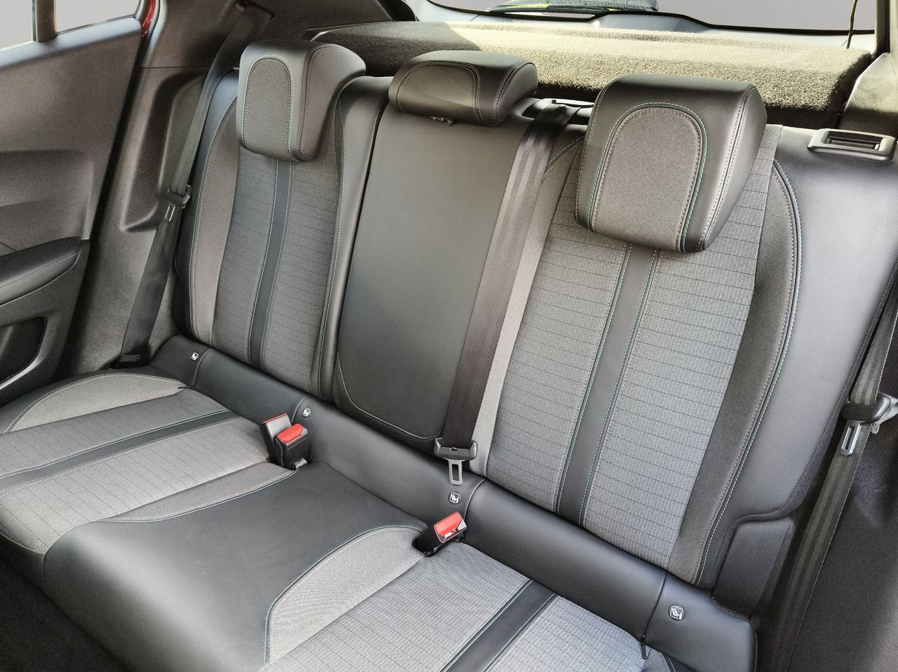 Peugeot 2008 1.2 TURBO 130 S&S ALLURE PACK 130 5P - Foto 2