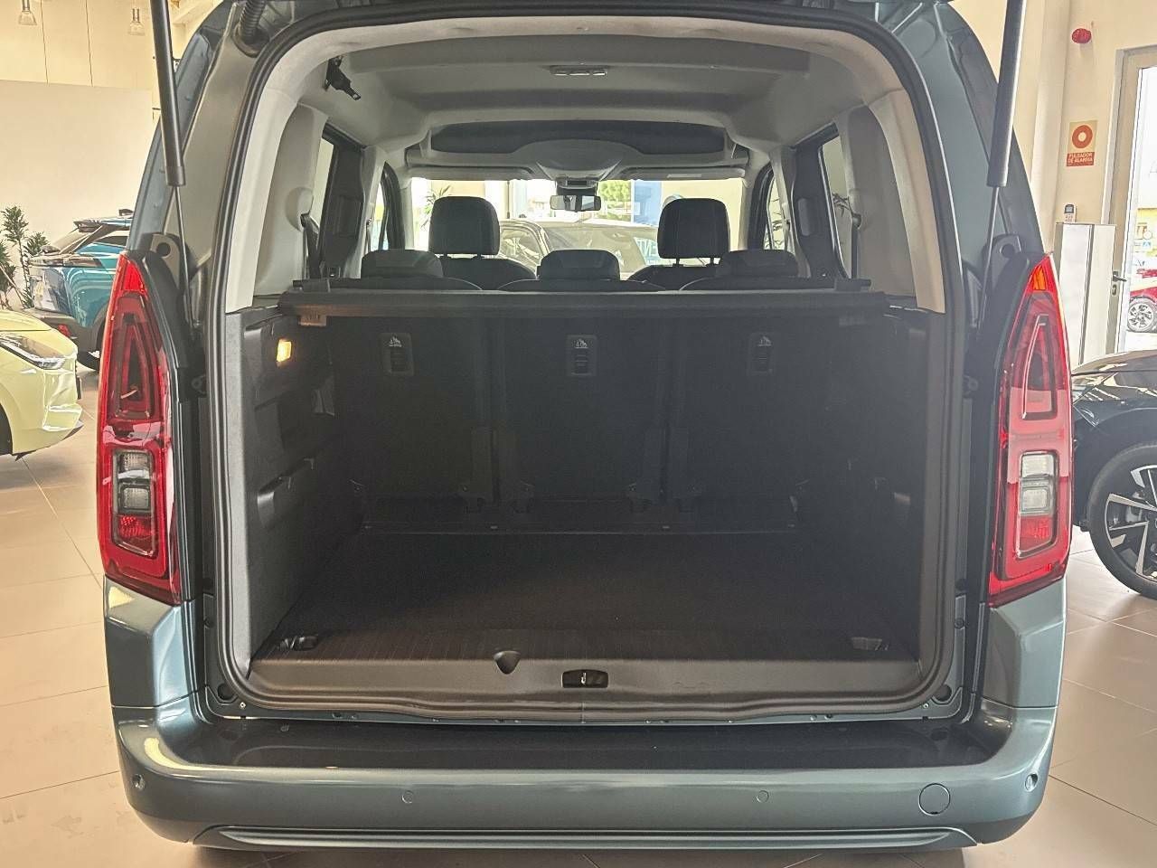 Opel Combo Cargo  100 Cv 1.5 Td S/S MT6 €6.4 - - Foto 2