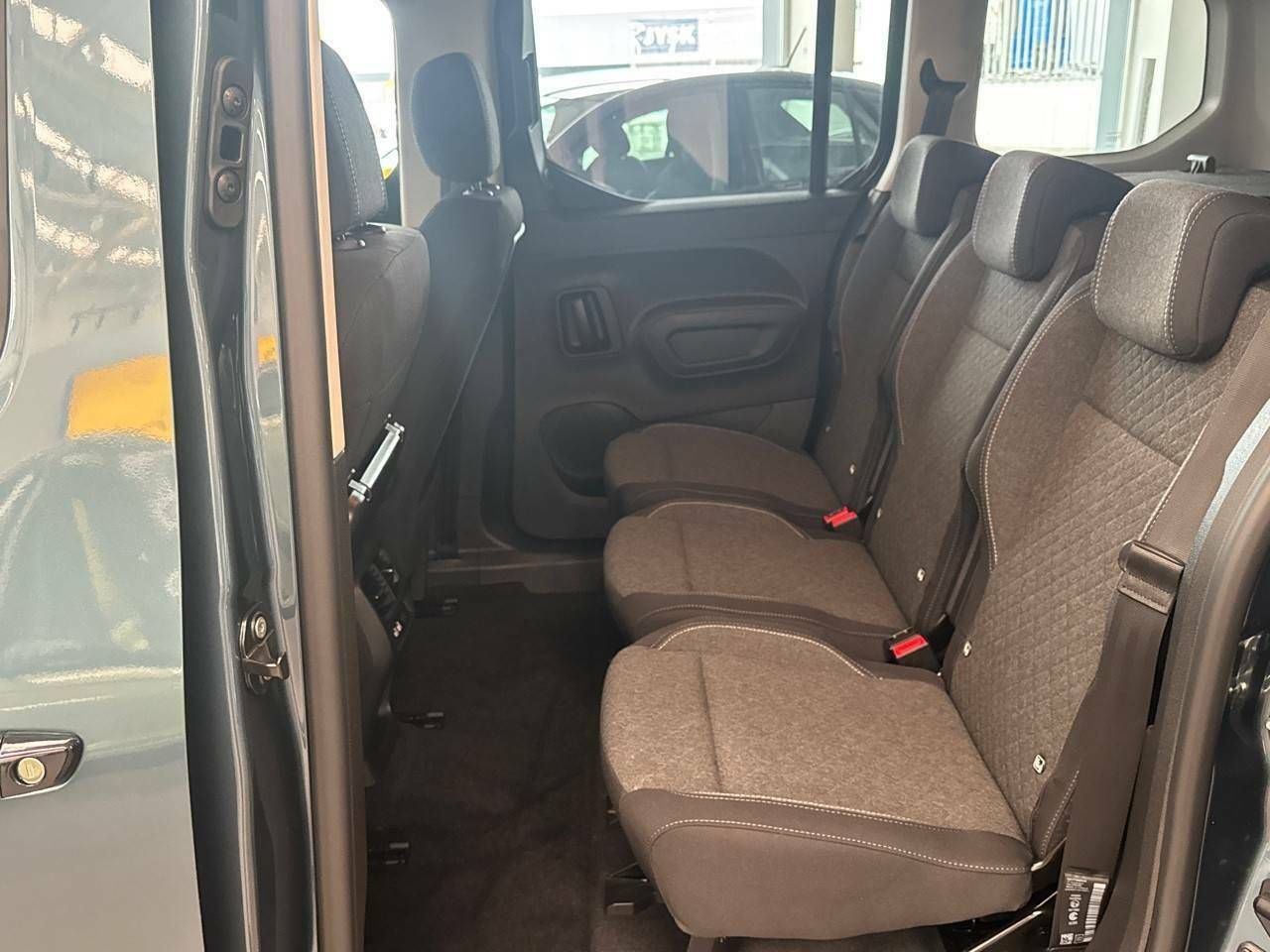 Opel Combo Cargo  100 Cv 1.5 Td S/S MT6 €6.4 - - Foto 2