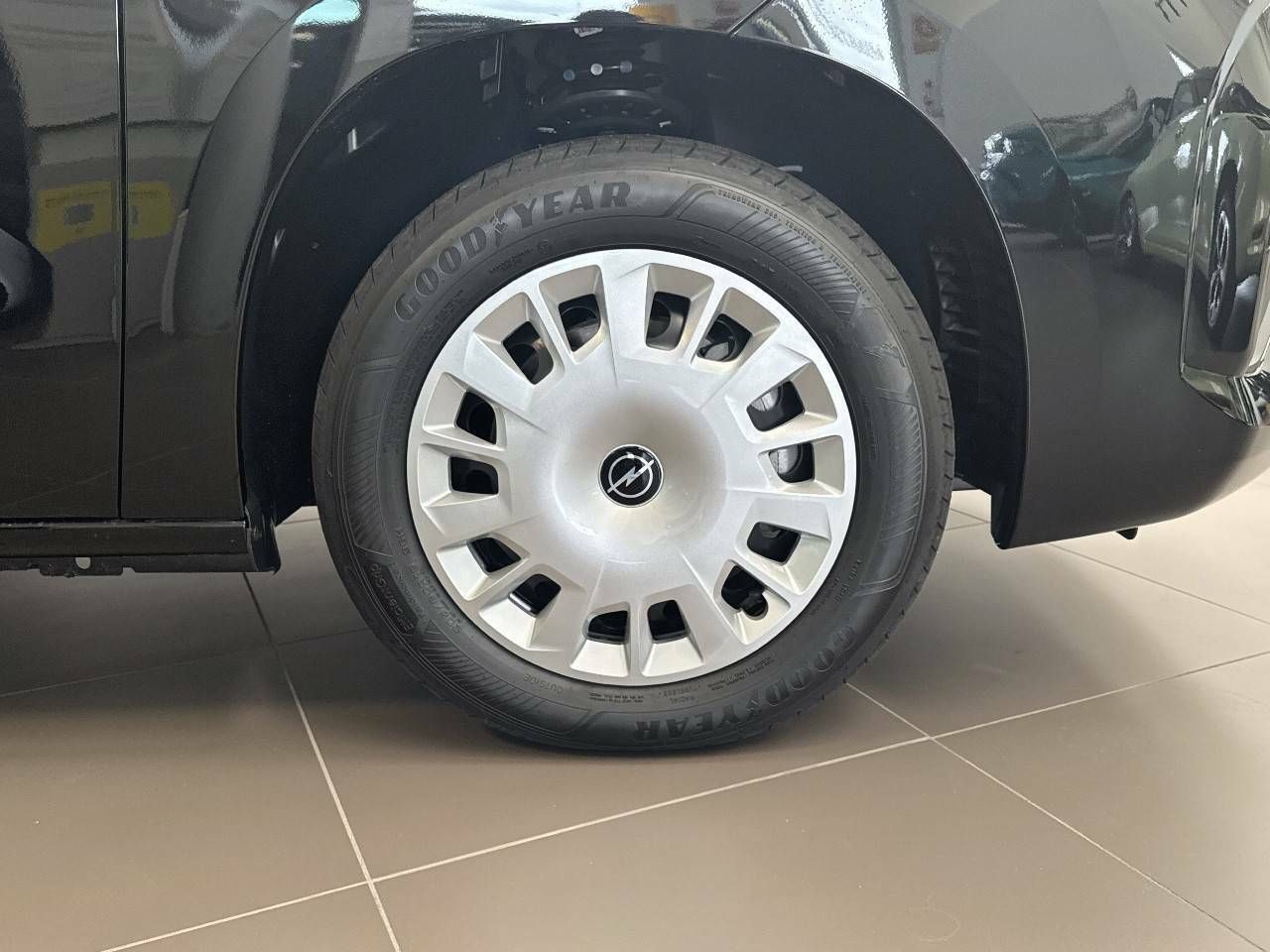 Opel Combo Cargo  100 Cv 1.5 Td S/S MT6 €6.4 - - Foto 2