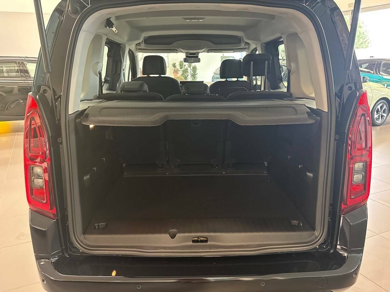 Opel Combo Cargo  100 Cv 1.5 Td S/S MT6 €6.4 - - Foto 2
