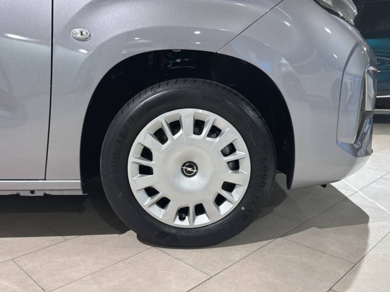 Opel Combo Cargo  100 Cv 1.5 Td S/S MT6 €6.4 - - Foto 2