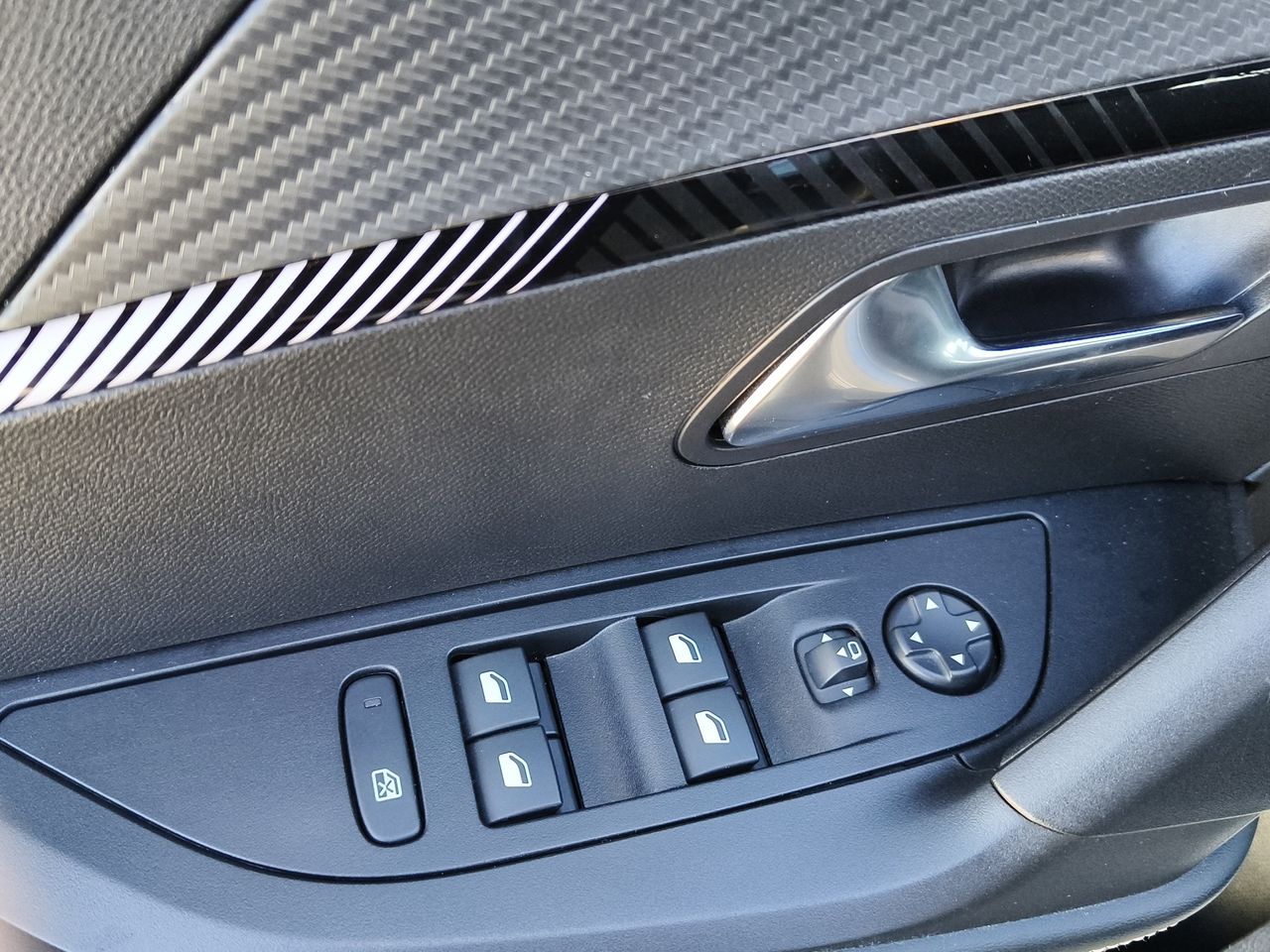 Peugeot 2008 1.2 PURETECH 100 S&S ALLURE 100 5P - Foto 2