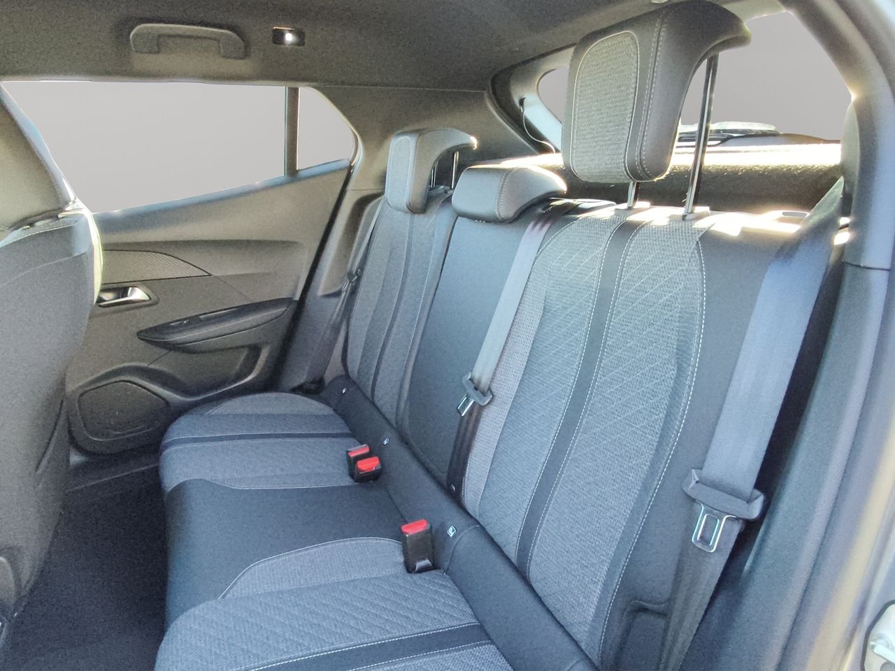 Peugeot 2008 1.2 PURETECH 100 S&S ALLURE 100 5P - Foto 2