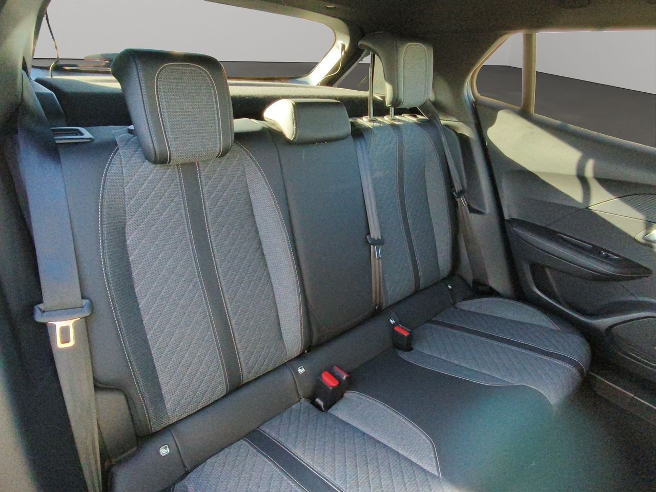 Peugeot 2008 1.2 PURETECH 100 S&S ALLURE 100 5P - Foto 2