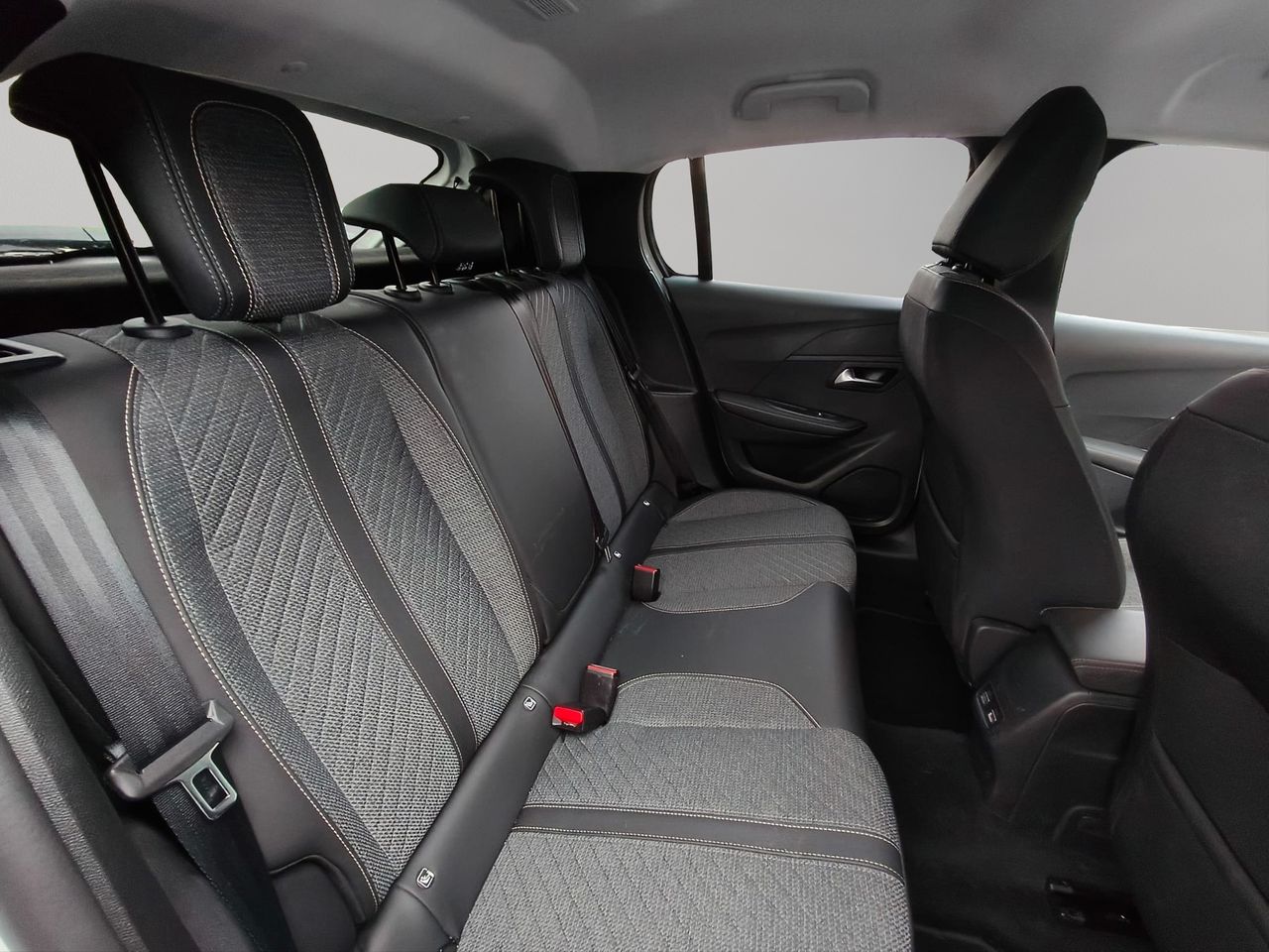 Peugeot 208 1.2 PURETECH 73KW ALLURE 100 5P - Foto 2