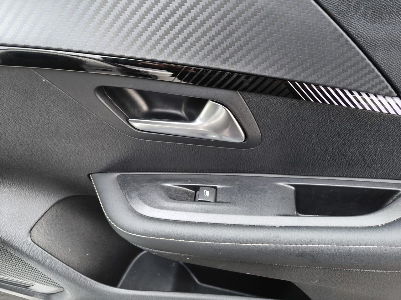 Peugeot 208 1.2 PURETECH 73KW ALLURE 100 5P - Foto 2