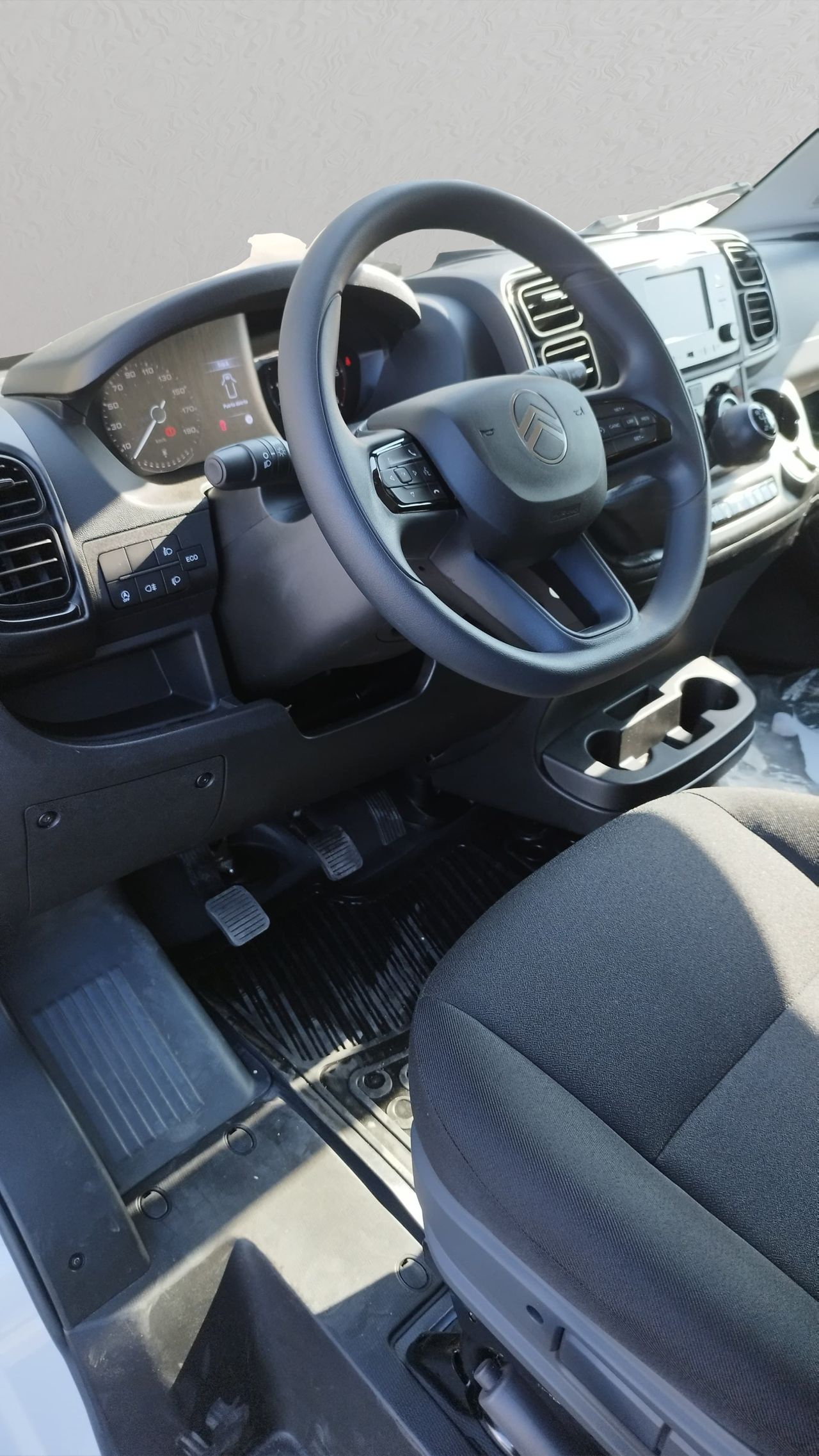 Citroën Jumper 2.2 BHDI 103KW L3H2 3.5T 140 4P - Foto 2