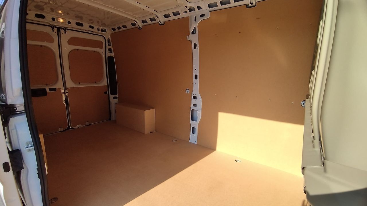 Citroën Jumper 2.2 BHDI 103KW L3H2 3.5T 140 4P - Foto 2