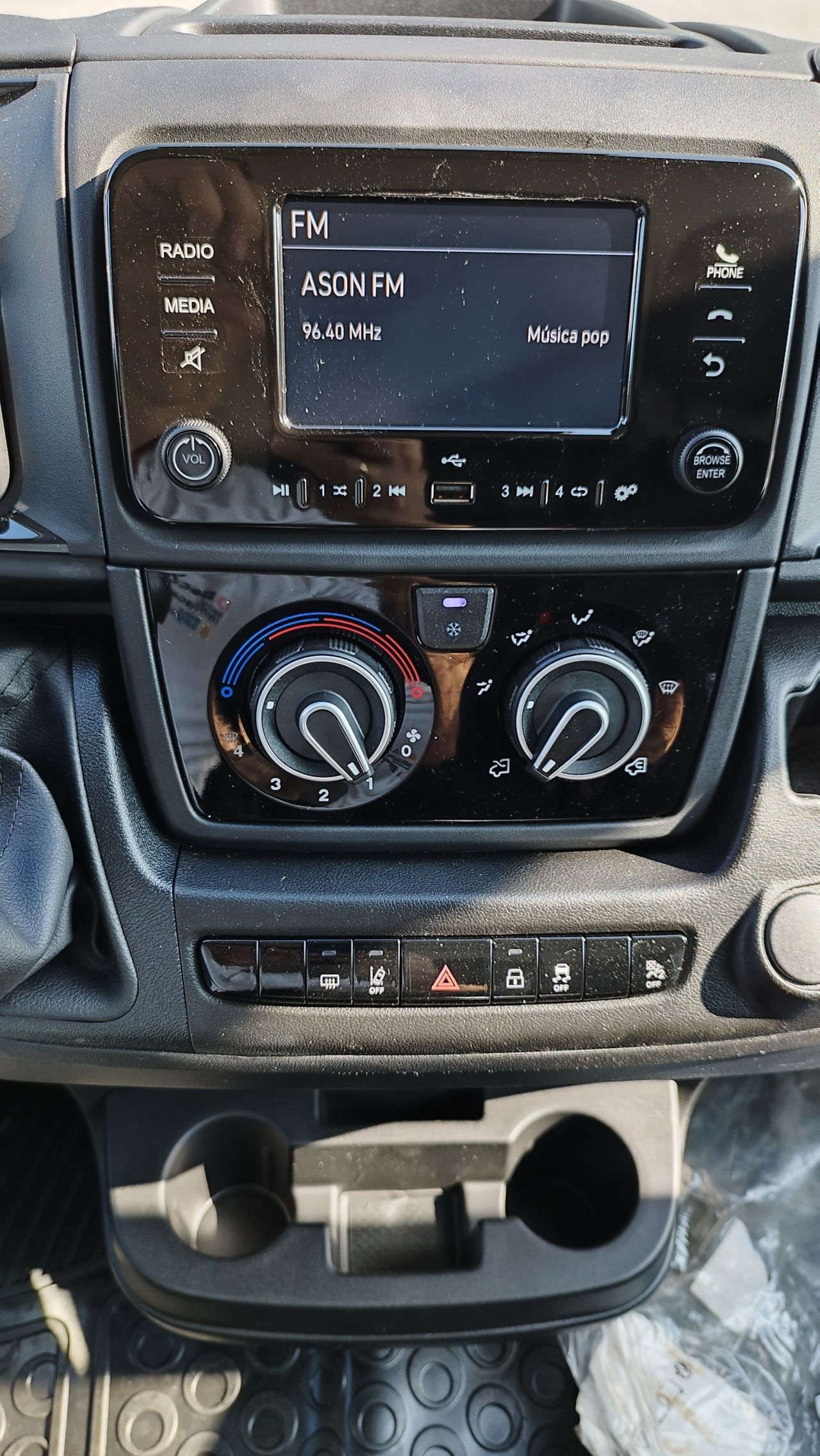 Citroën Jumper 2.2 BHDI 103KW L3H2 3.5T 140 4P - Foto 2