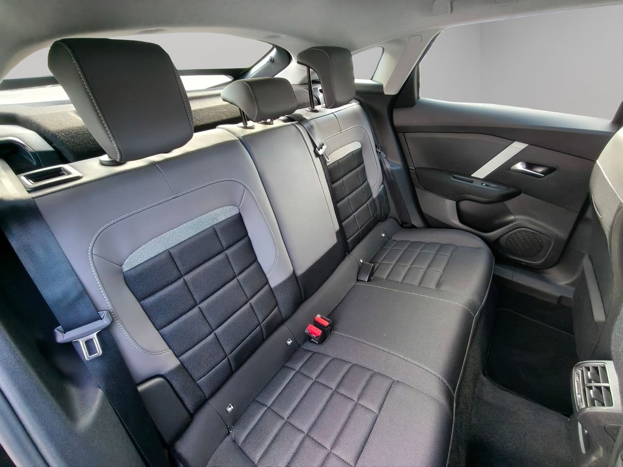 Citroën C4 1.2 HYBRID MHEV 136 EDCS6 BUSINESS ED 136 5P - Foto 2