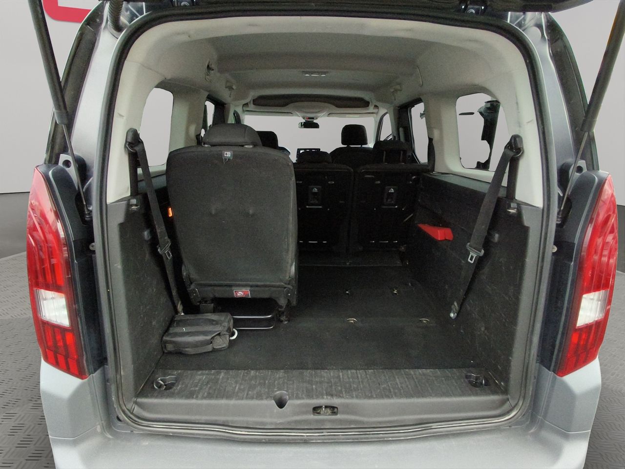 Peugeot Rifter 1.5 BLUEHDI ALLURE PACK LONG 6 SEAT 130 5P 6 PLZAS - Foto 2