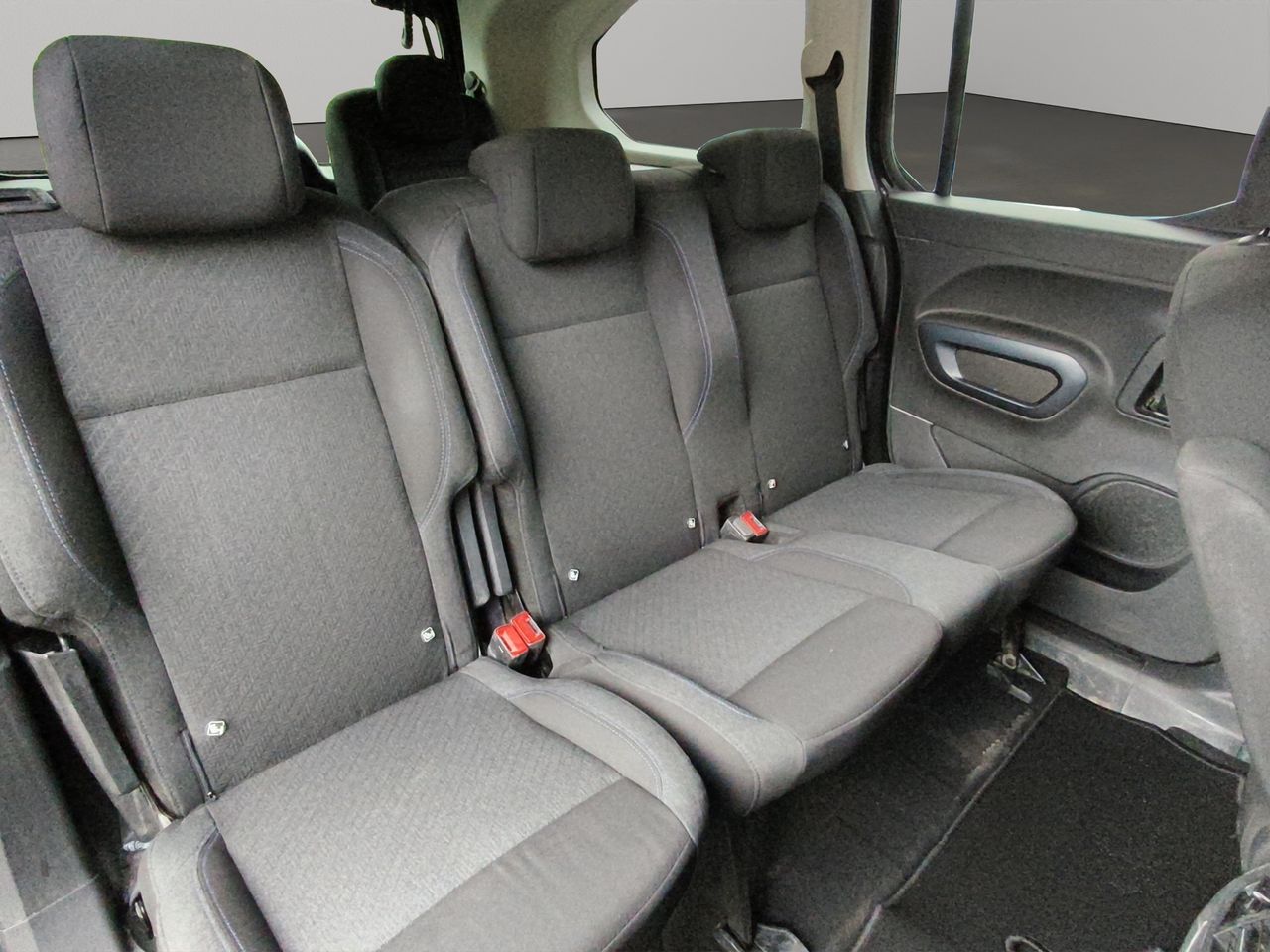 Peugeot Rifter 1.5 BLUEHDI ALLURE PACK LONG 6 SEAT 130 5P 6 PLZAS - Foto 2