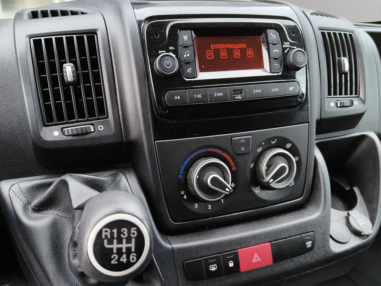 Fiat Ducato 2.2 MULTIJET 103KW L3H3 140 4P - Foto 2