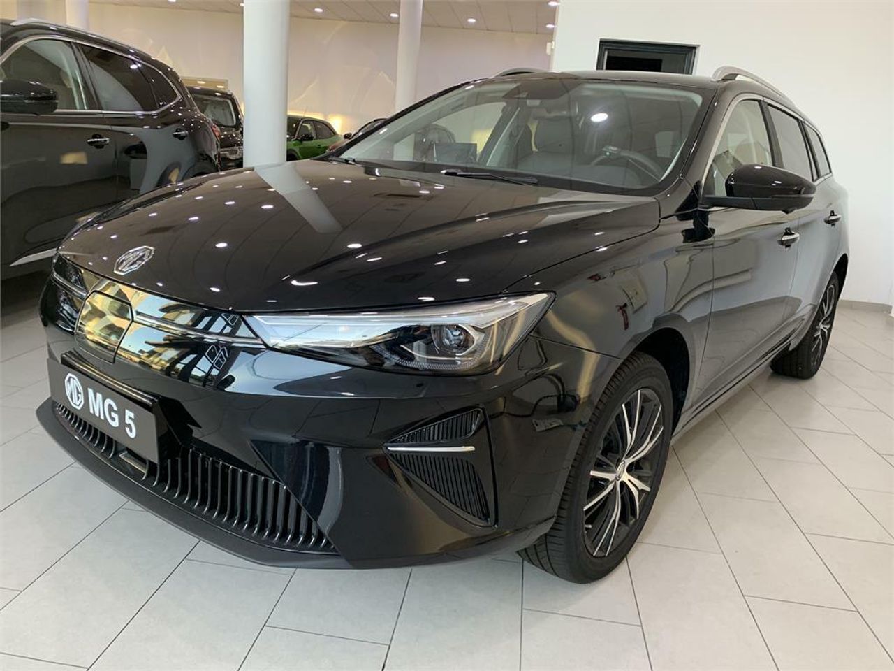 MG MG5 Long Range Luxury
